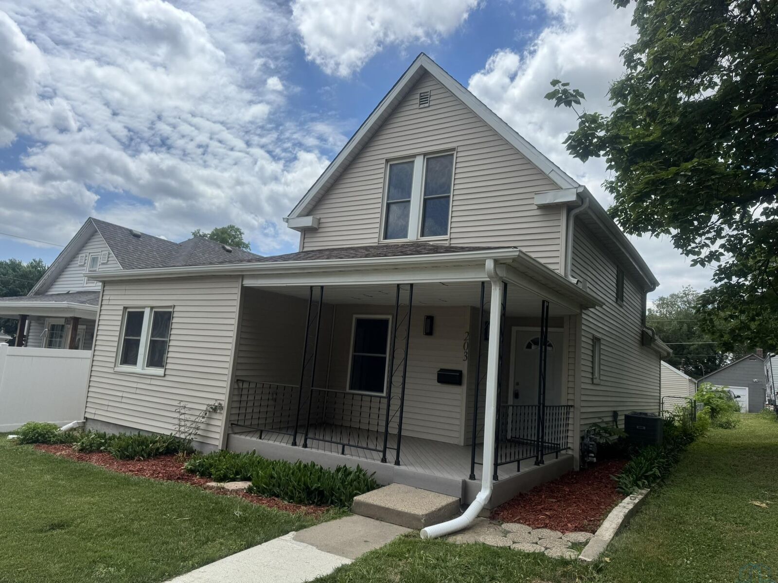 Property Photo: 203 Helen IA 51105
