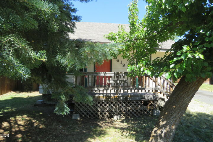 Property Photo: 2619 Scott Street OR 97601