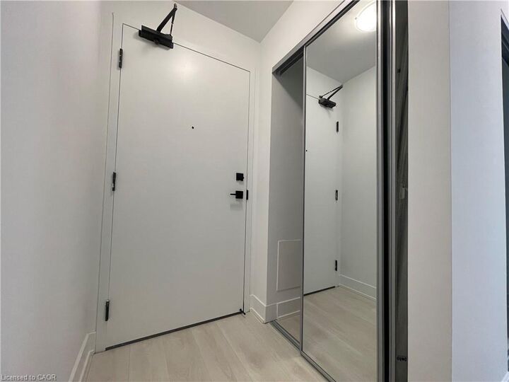 Property Photo:  2489 Taunton Road 814  ON L6H 3R9 