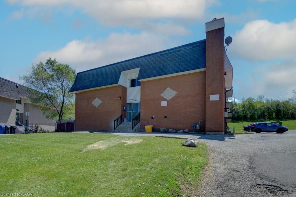 Property Photo:  267 Clyde Road 17  ON N3H 1C4 
