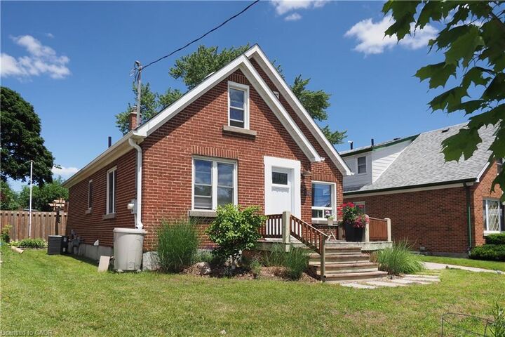 Property Photo:  784 Elizabeth Street  ON N2H 6H5 