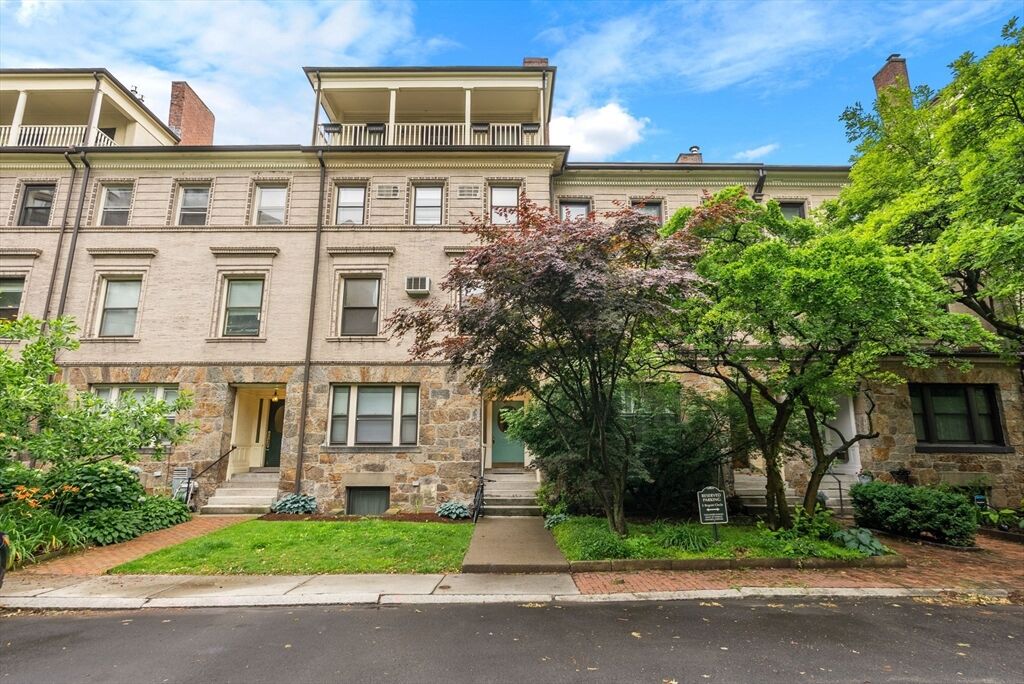Property Photo:  7 Regent Cir 3  MA 02445 