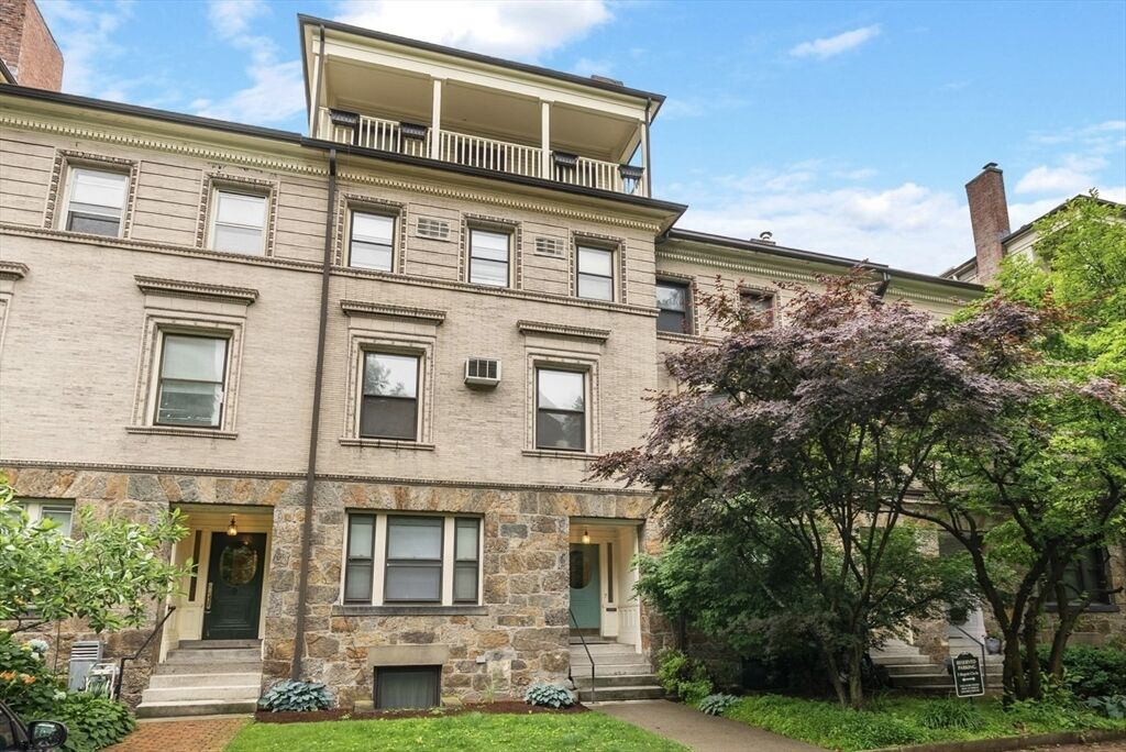 Property Photo:  7 Regent Cir 3  MA 02445 