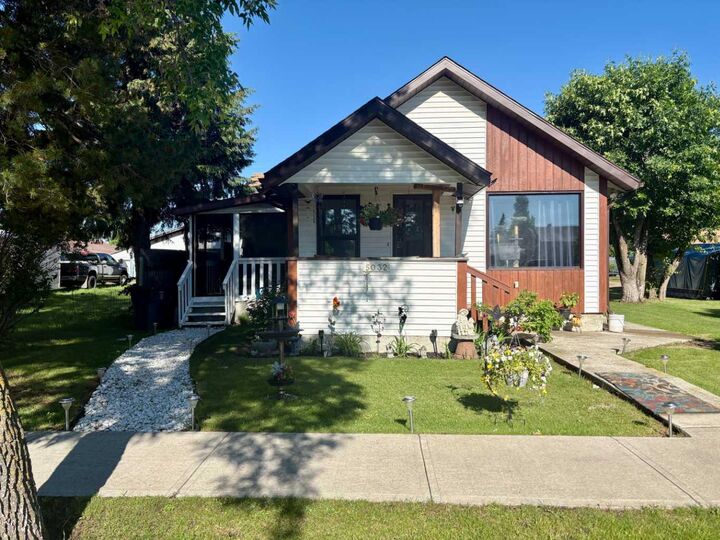 Property Photo: 5032 48 Street AB T0B 2W0