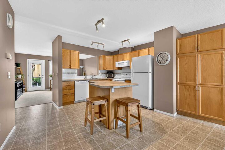 Property Photo:  7 Westland Road 42  AB T1S 1Z1 