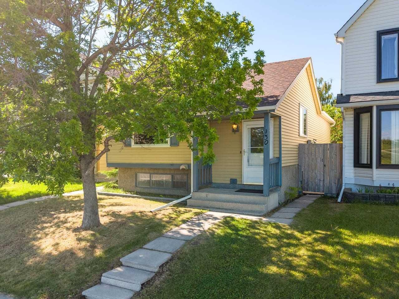 Property Photo:  130 Woodbrook Way SW  AB T2W 4R6 