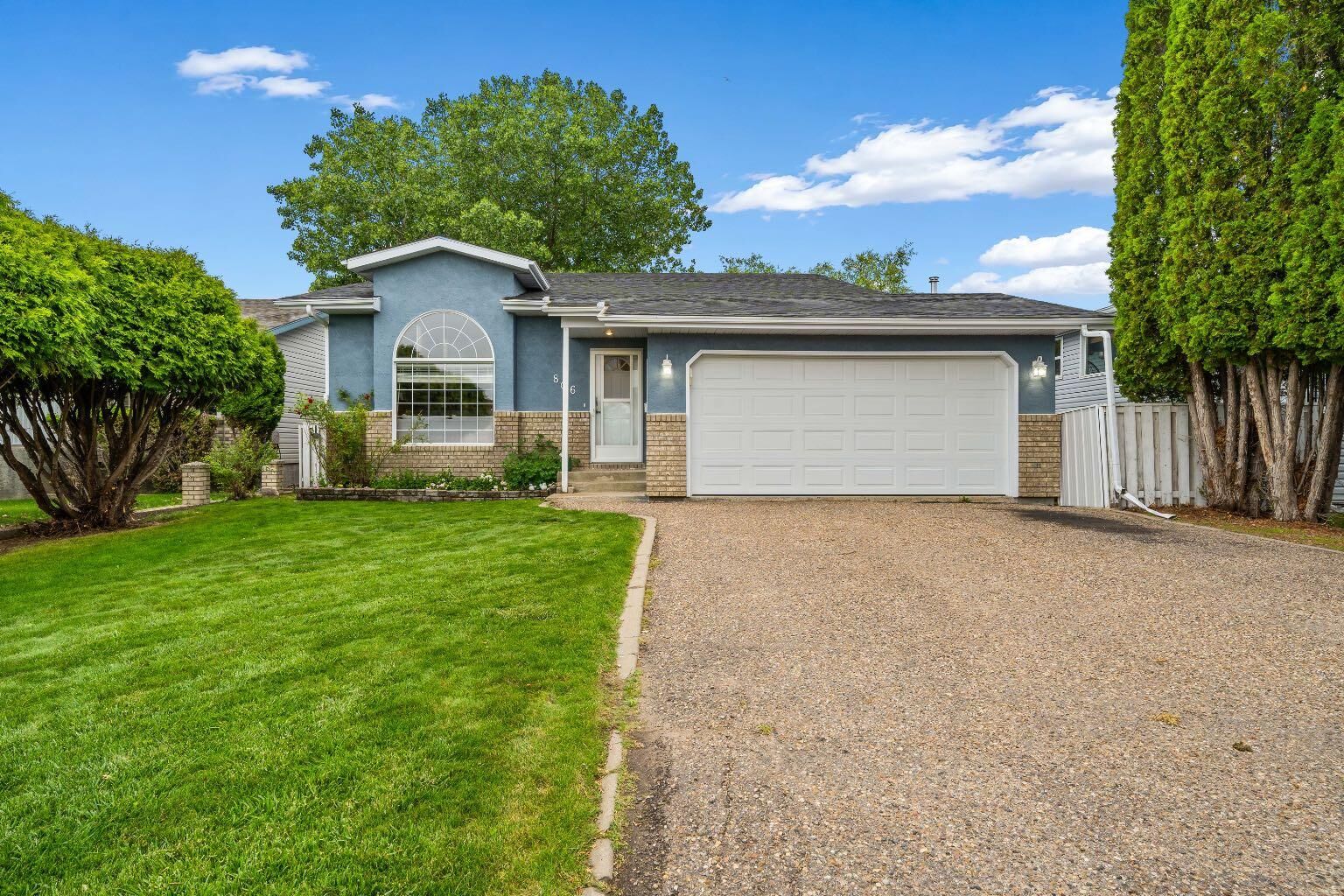 Property Photo:  806 7 Street SE  AB T0J 2P0 