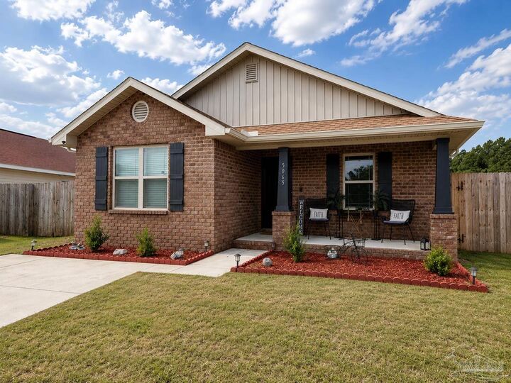 Property Photo: 5065 Carmell Ridge Cir FL 32570