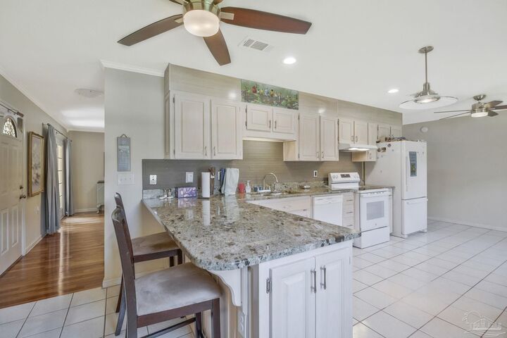 Property Photo:  219 Norwich Dr  FL 32561 