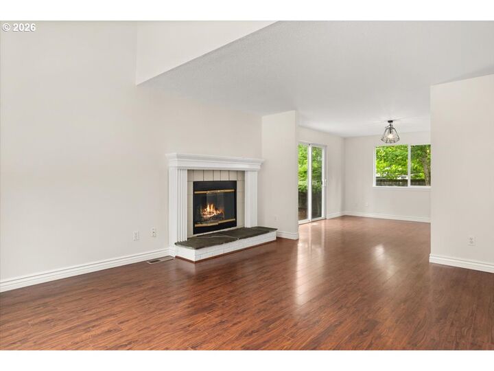 Property Photo:  8125 SW Pine St  OR 97223 