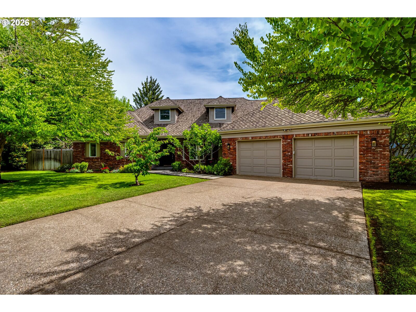 Property Photo: 3375 Bardell Ave OR 97401