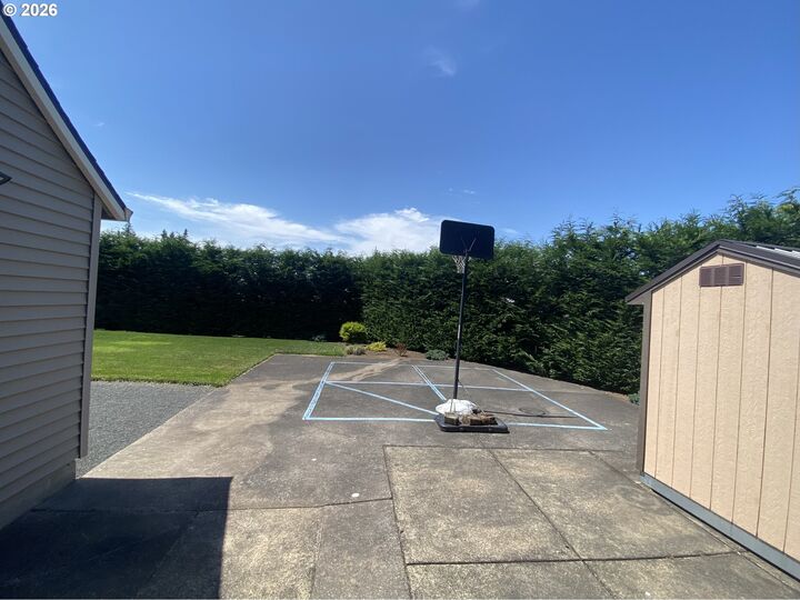 Property Photo:  18881 Highland Dr  OR 97045 