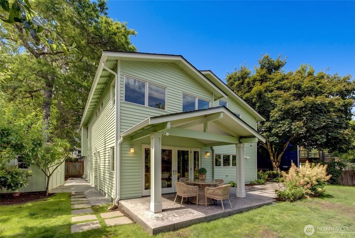 Property Photo:  910  6th Place S  WA 98033 