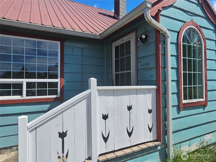 Property Photo:  607 S H Street  WA 98363 