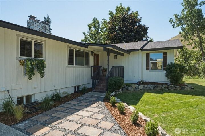 Property Photo: 504 Day Road WA 98801