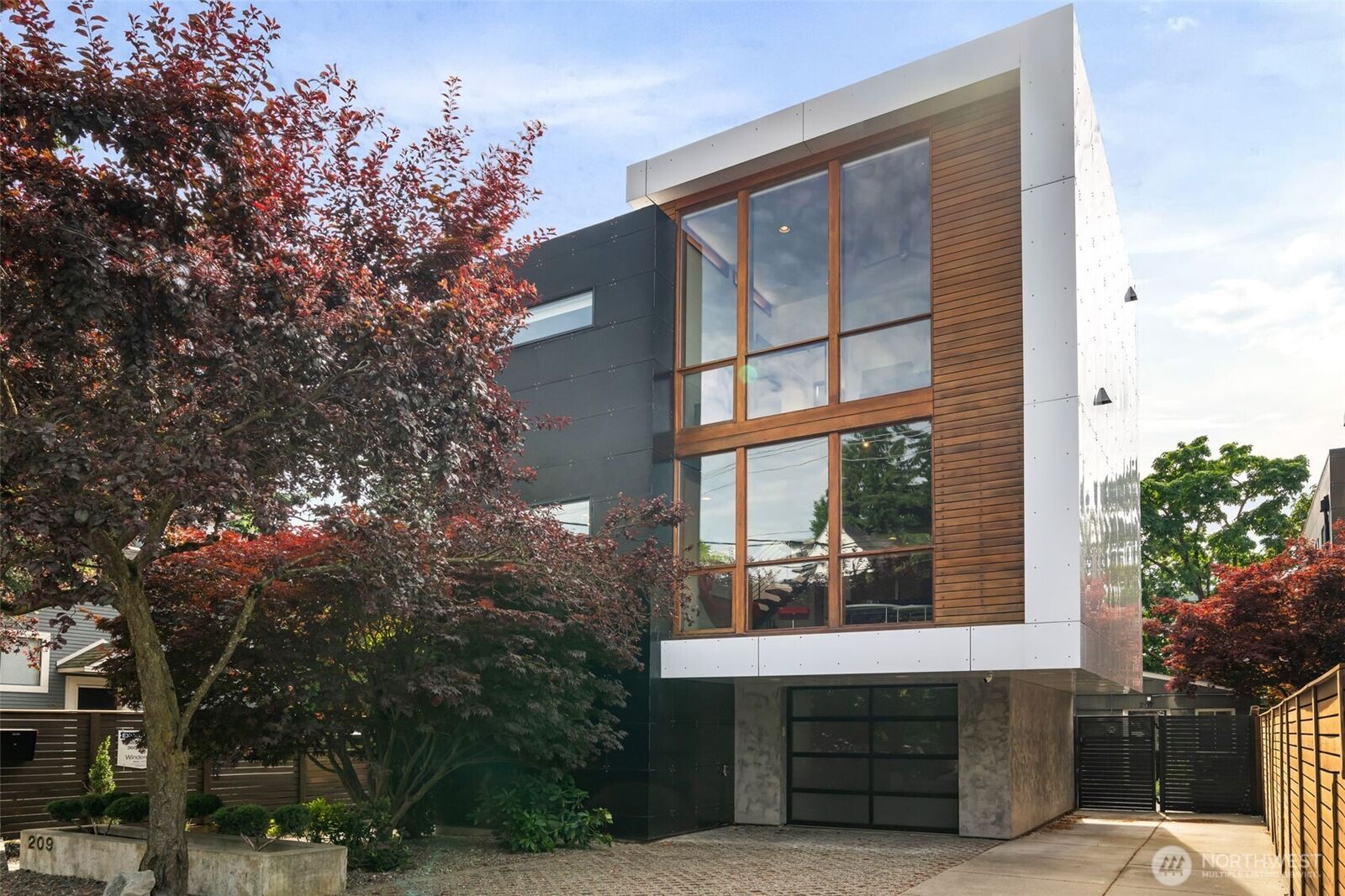 Property Photo:  209  12th Ave E  WA 98102 