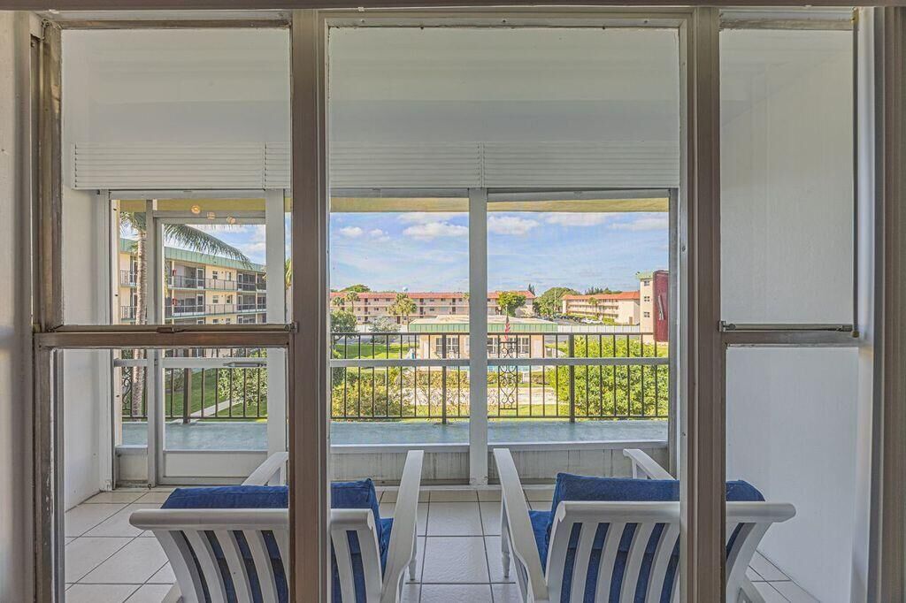 Property Photo: 808 SE 7th Street 305 FL 33441