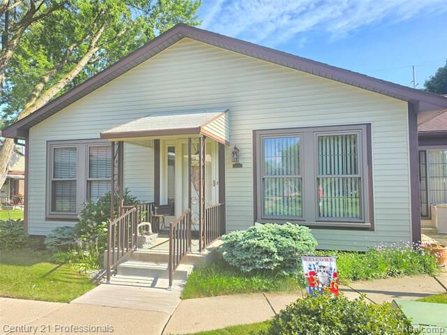 Property Photo:  40318 Newport Drive  MI 48170 
