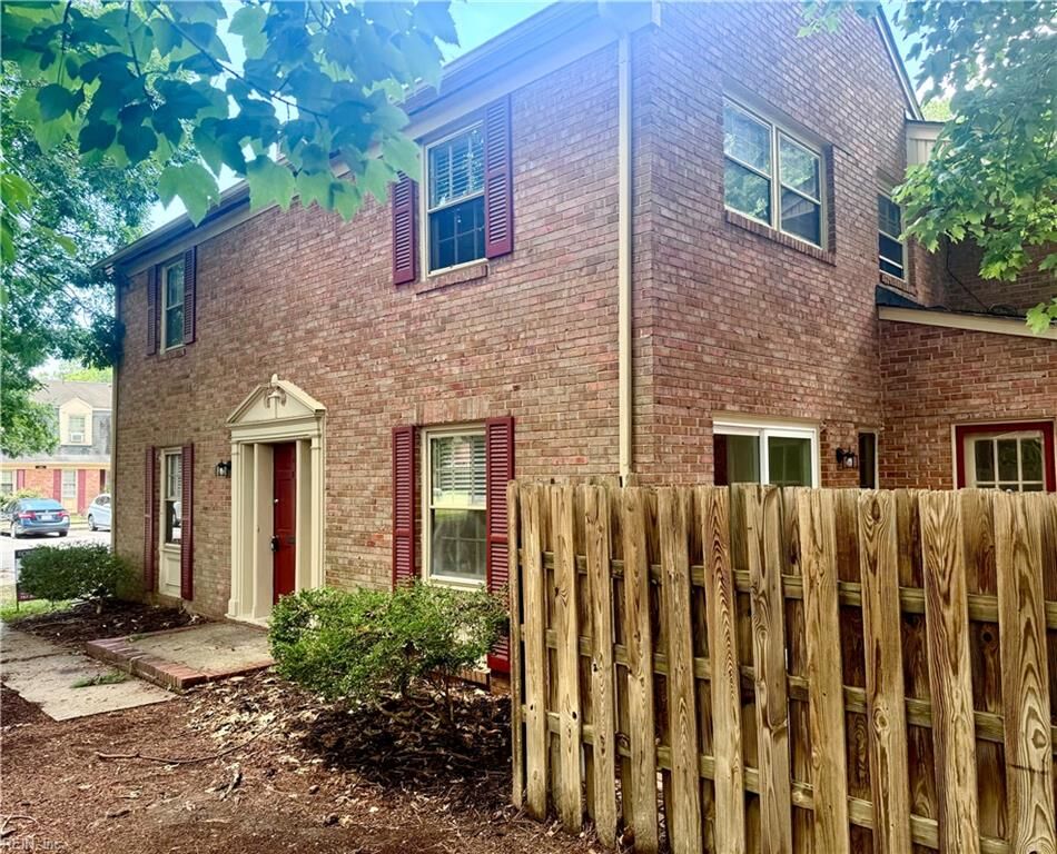 Property Photo:  416 Hustings Ln F  VA 23608 