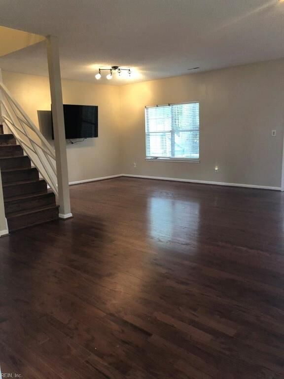 Property Photo:  820 E Willow Point Pl  VA 23602 