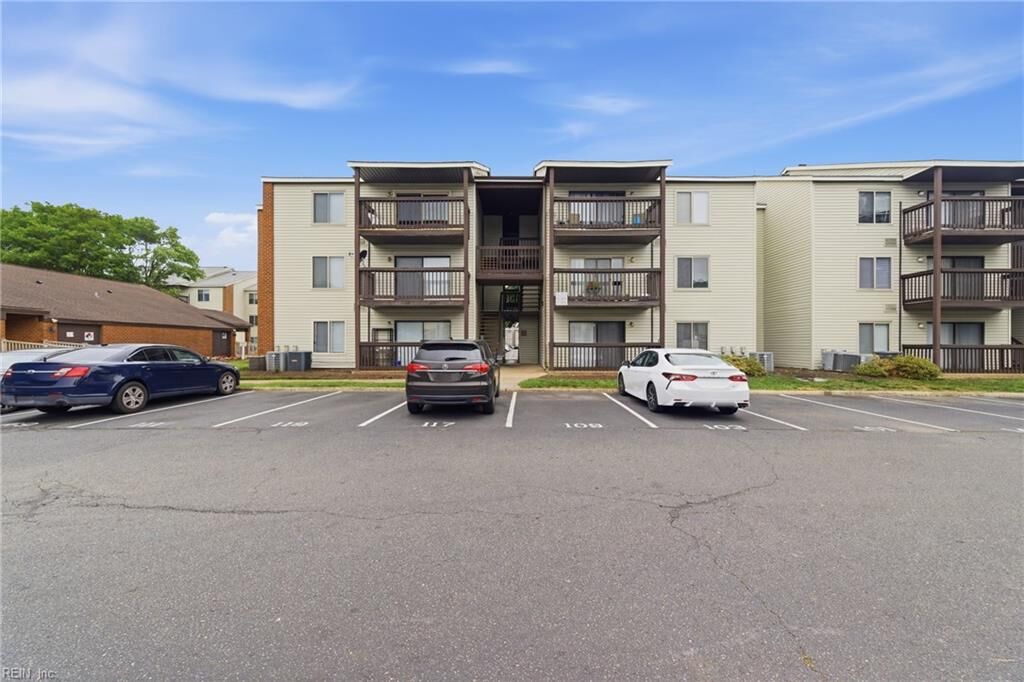 Property Photo: 103 Haverford Ct 2 VA 23666