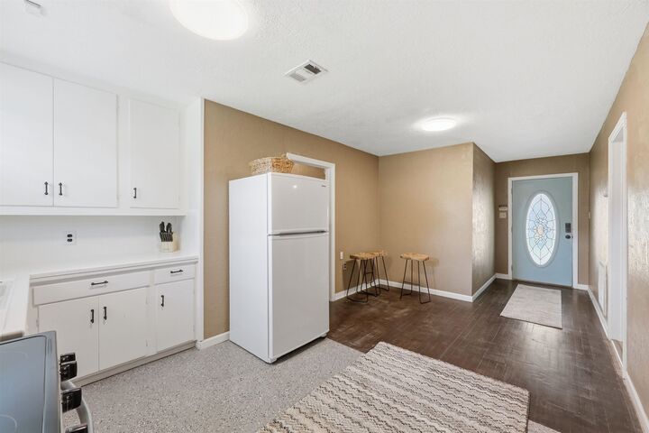 Property Photo:  719 S 9th St  TX 77627 