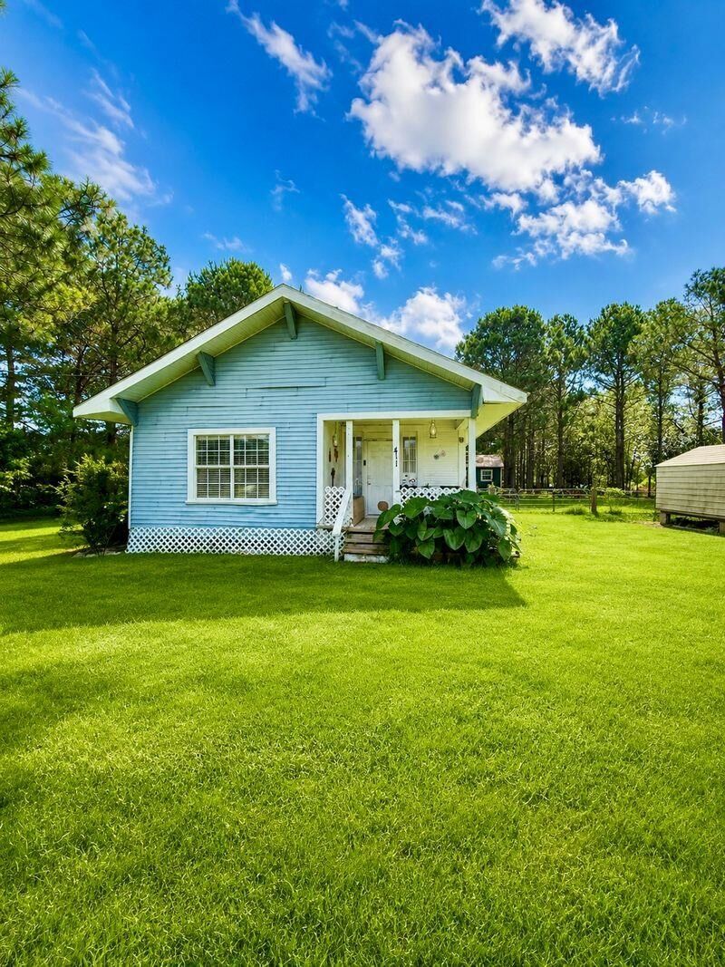 Property Photo: 411 9th St TX 77665