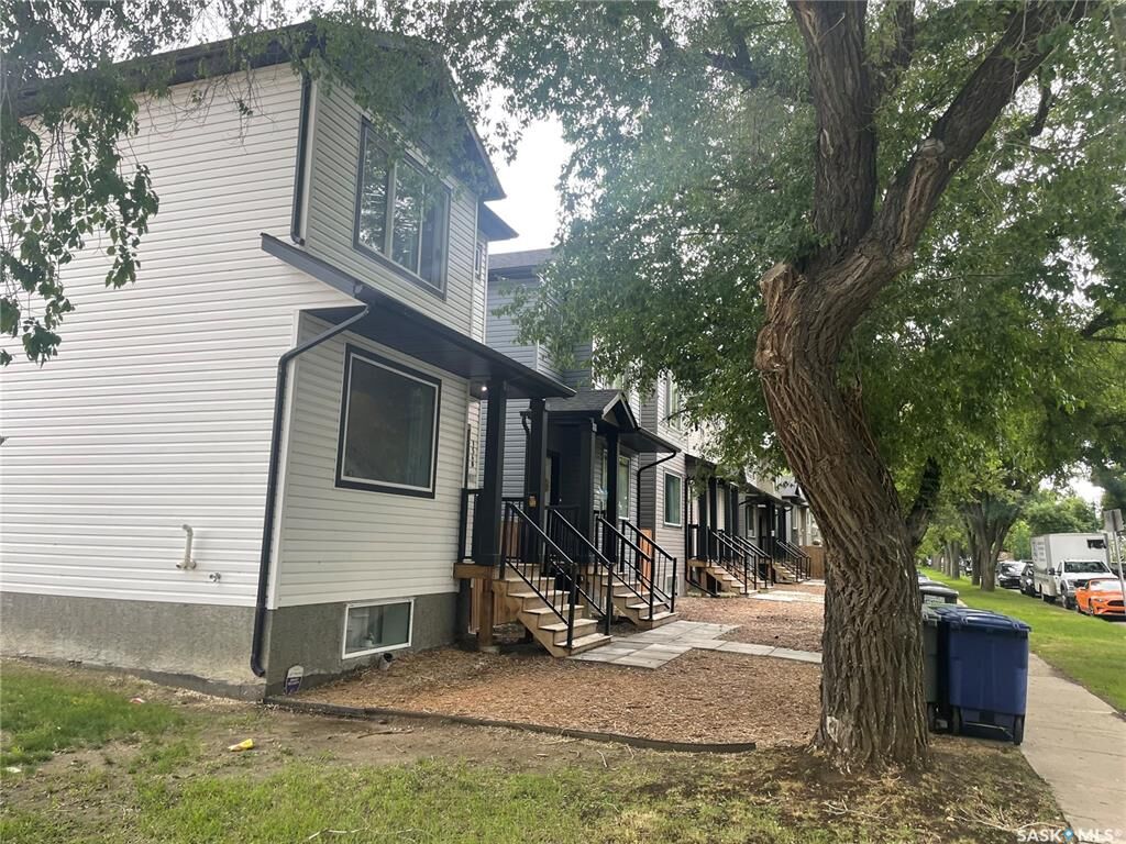 Photo de la propriété:  1530 B Avenue N  SK S7L 1H1 