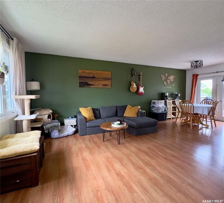 Property Photo:  6007 Neufeld Avenue  SK S0K 4R0 