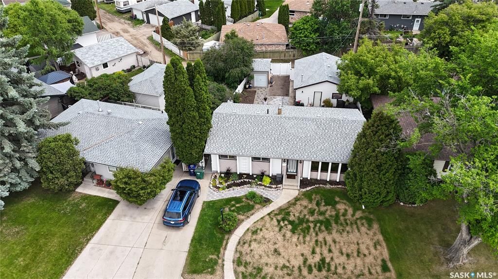 Property Photo:  10 Stewart Avenue  SK S7L 3S6 