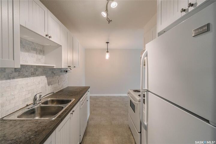 Property Photo: 425 115th Street E 1423 SK S7N 2E5