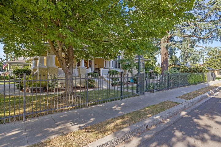 Property Photo:  631 N Encina Street  CA 93291 