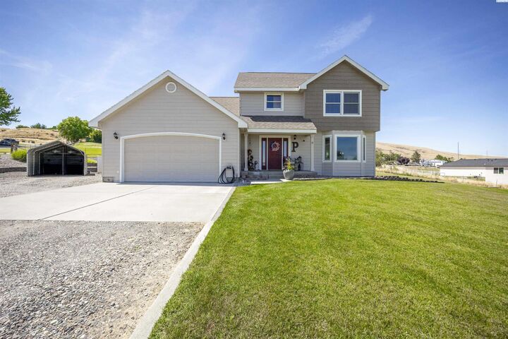 Property Photo:  504 W Wagon Wheel Pr NW  WA 99320 
