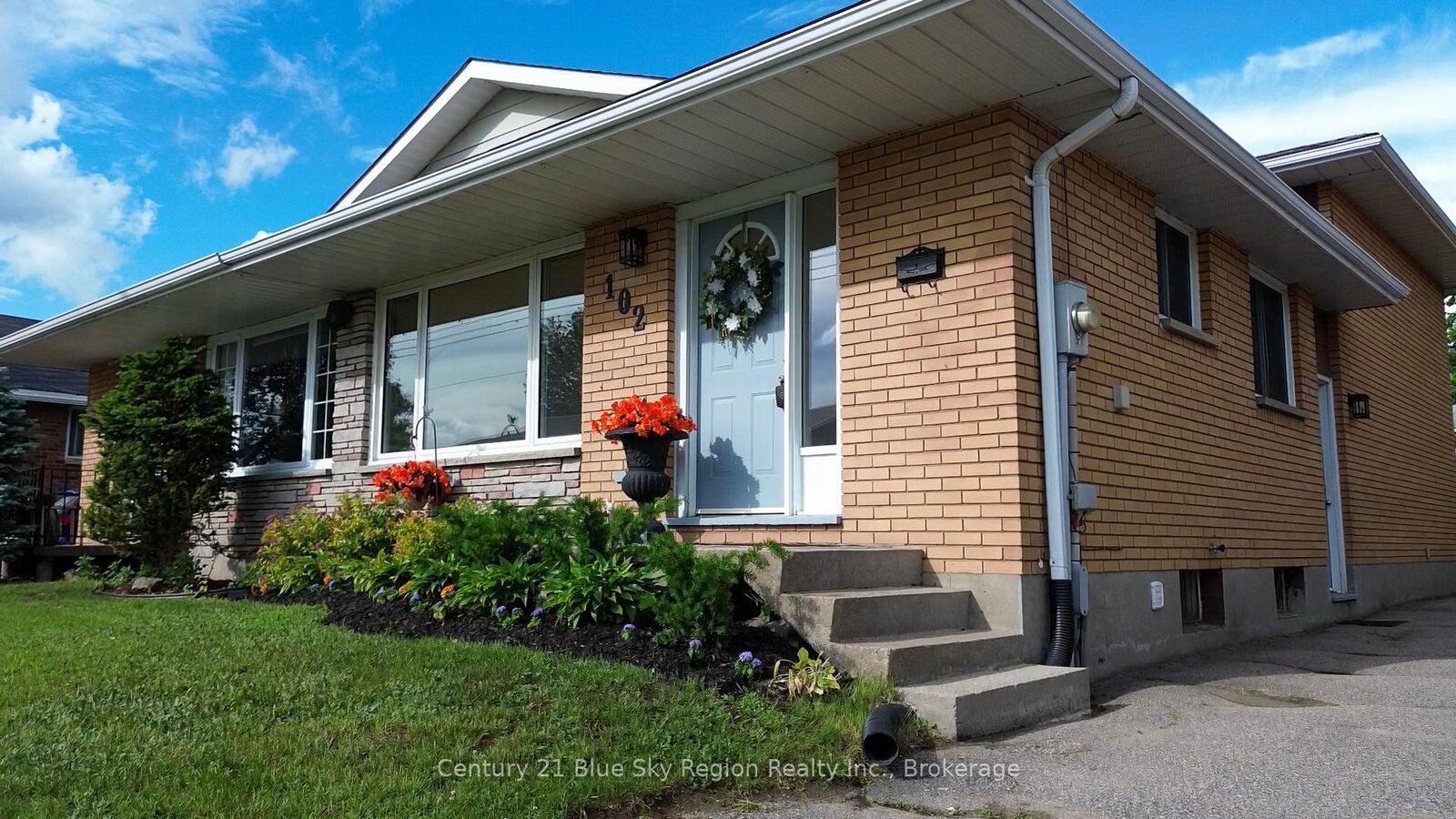 Property Photo: 102 Lee Avenue ON P1A 2J9