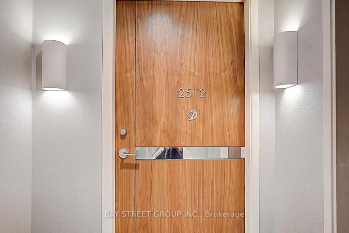 Property Photo: 95 McMahon Drive 2512 ON M2K 0H2