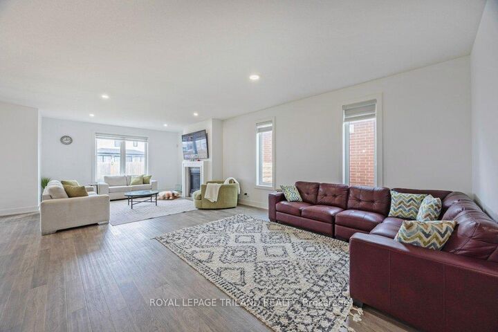 Property Photo: 1480 Medway Park Drive ON N6G 0Z6
