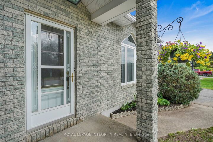 Property Photo: 84 Lalande Crescent ON K0B 1A0