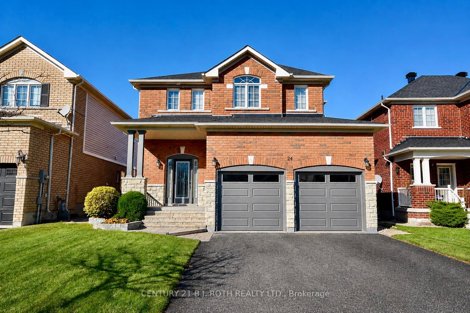 Property Photo: 24 Connaught Lane ON L4M 0A6