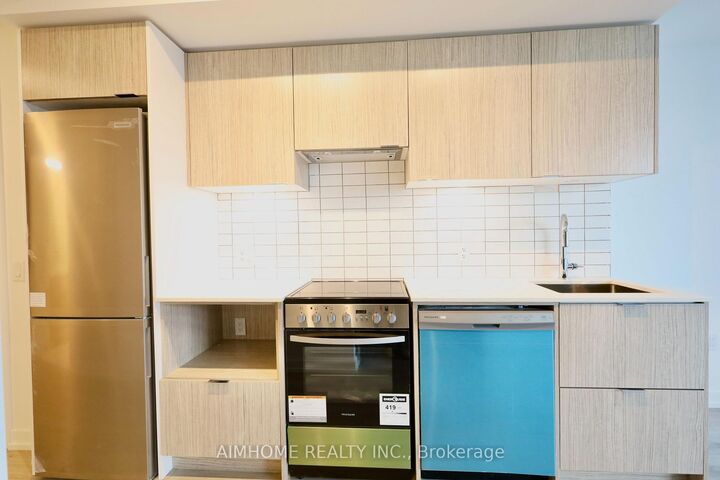 Property Photo: 395 Bloor Street E 5011 ON M4W 0B4