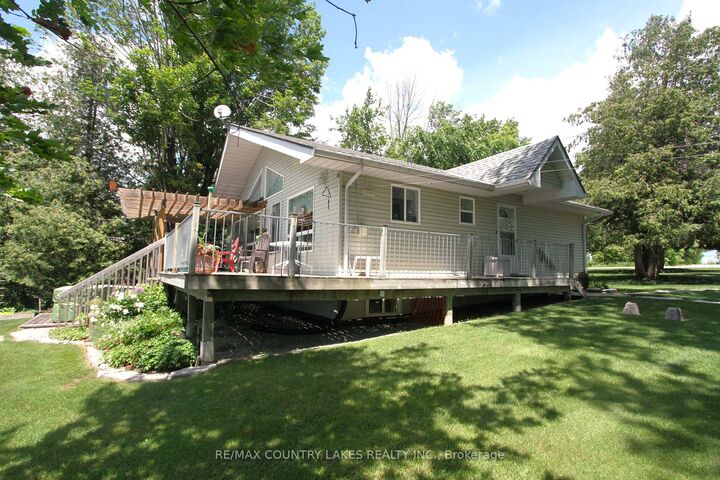 Property Photo: 27 Hillcrest Avenue ON K0M 2B0