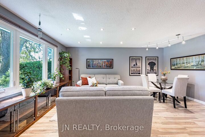 Property Photo:  32 Barkwood Court  ON L6V 2C3 