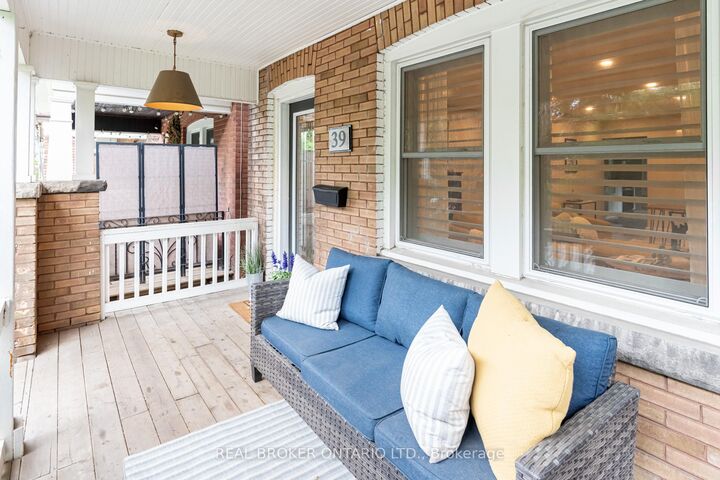 Property Photo: 39 East Bend Avenue S ON L8M 3E4