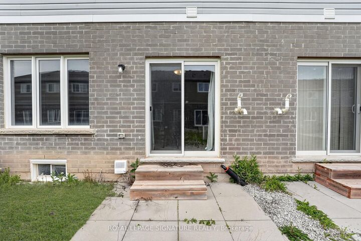 Property Photo: 125 Sunflower Place ON L3C 0H9