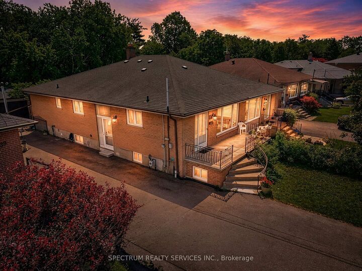 Property Photo: 37 Newlin Crescent ON M3L 1X5