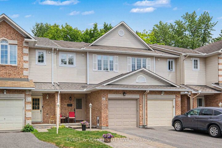 Property Photo: 19 Riverbank Court ON K2S 1V7