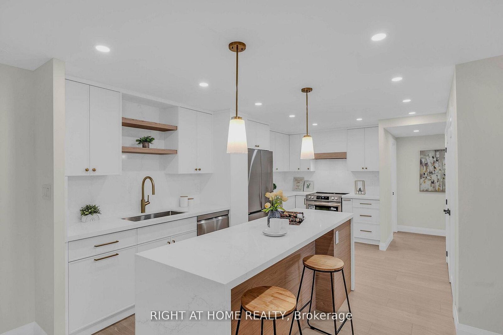 Property Photo:  812 Burnhamthorpe Road 609  ON M9C 4W1 