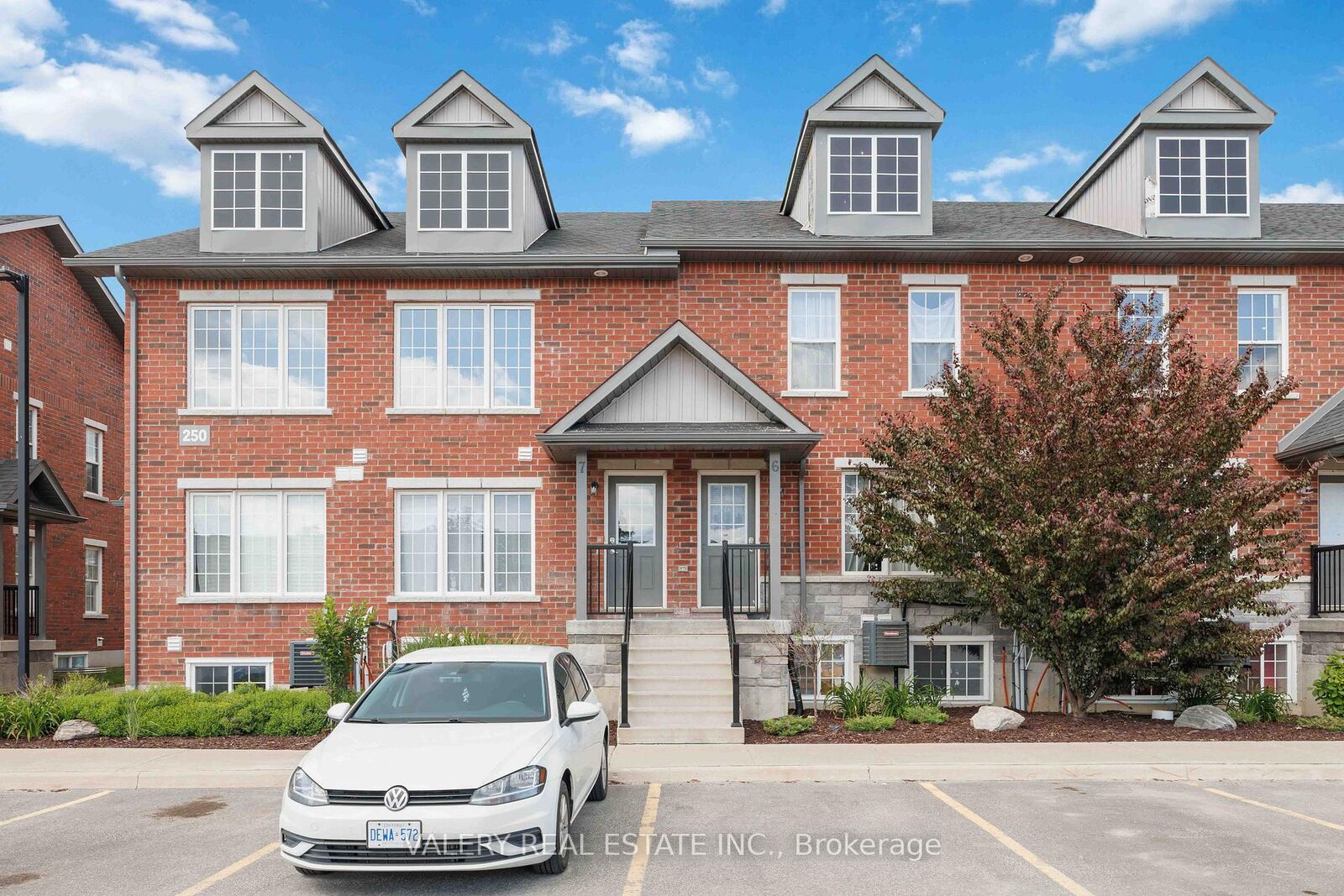 Property Photo: 250 Penetanguishene Road 7 ON L4M 7C2