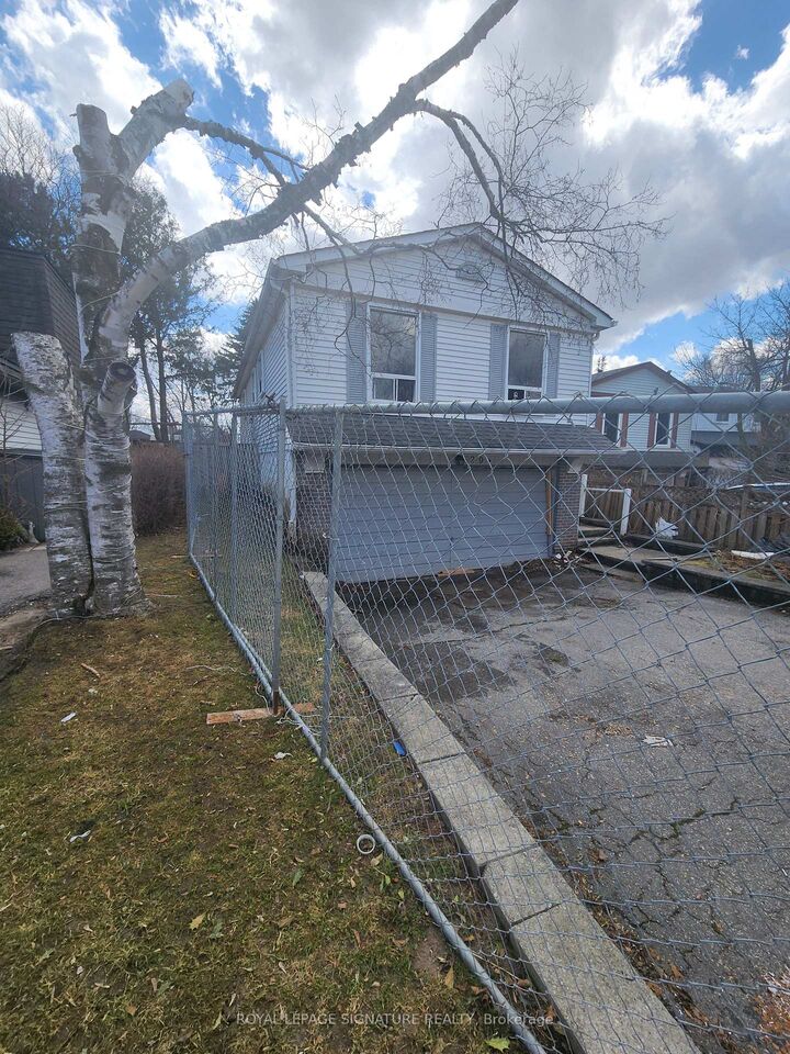 Property Photo:  29 Lillooet Crescent  ON L4C 5A6 