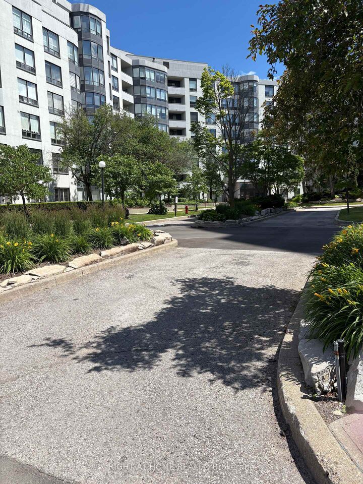 Property Photo:  333 Clark Avenue W 412  ON L4J 7K4 