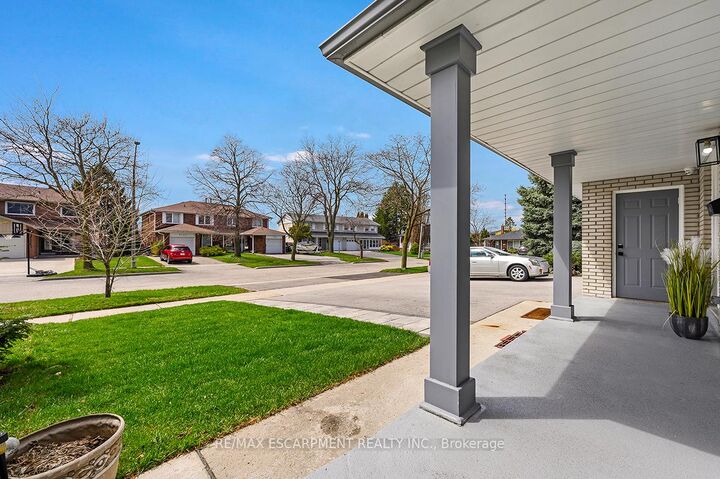 Property Photo:  3726 Holden Crescent  ON L5A 2V8 